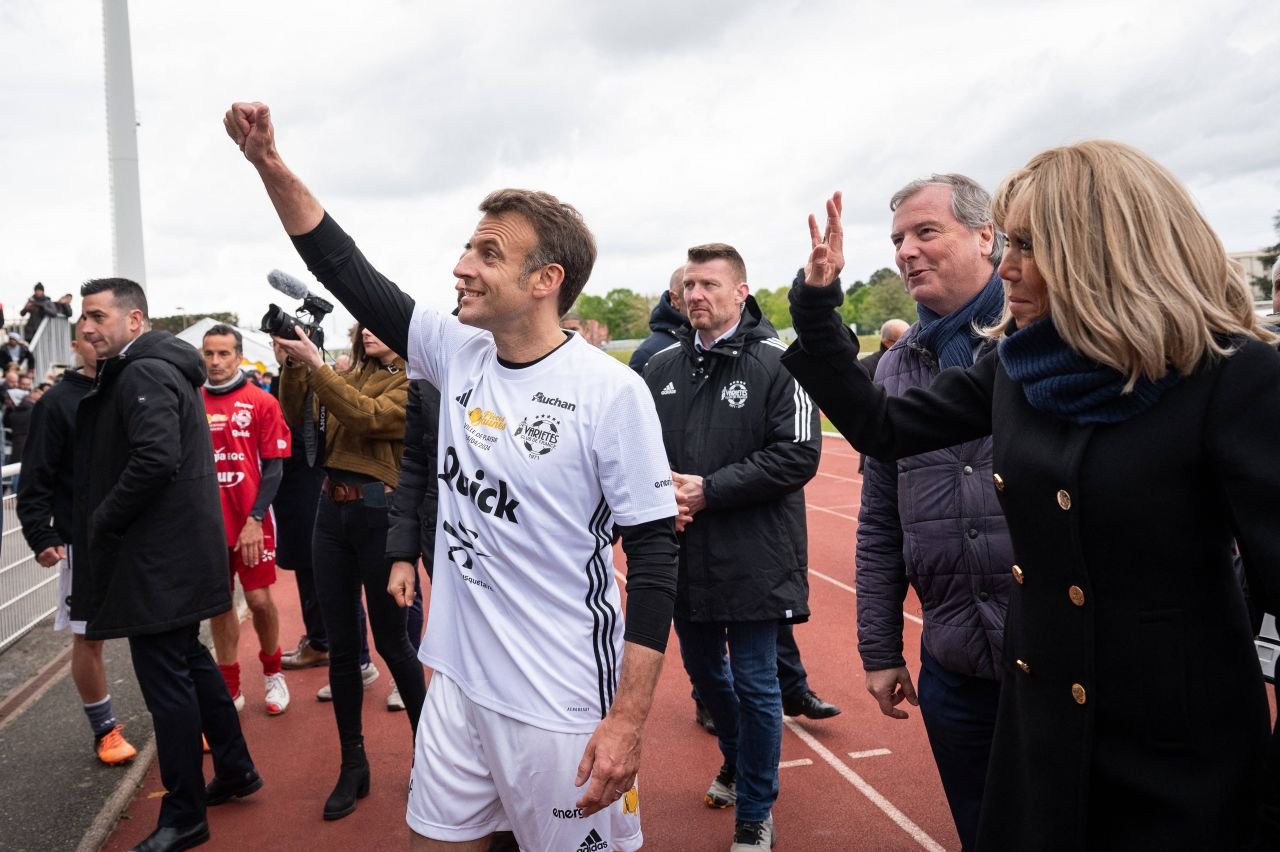Emmanuel Macron, ce execuție! Cum a dat gol din penalty președintele Franței împotriva echipei lui Arsene Wenger_5