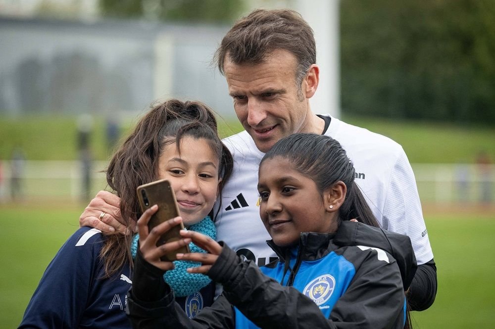Emmanuel Macron, ce execuție! Cum a dat gol din penalty președintele Franței împotriva echipei lui Arsene Wenger_14