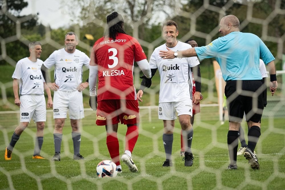 Emmanuel Macron, ce execuție! Cum a dat gol din penalty președintele Franței împotriva echipei lui Arsene Wenger_16