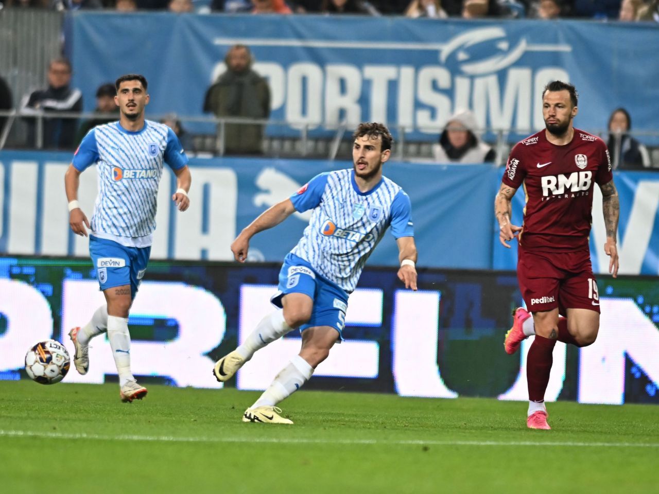 Câți spectatori au fost prezenți la Universitatea Craiova - CFR Cluj_6