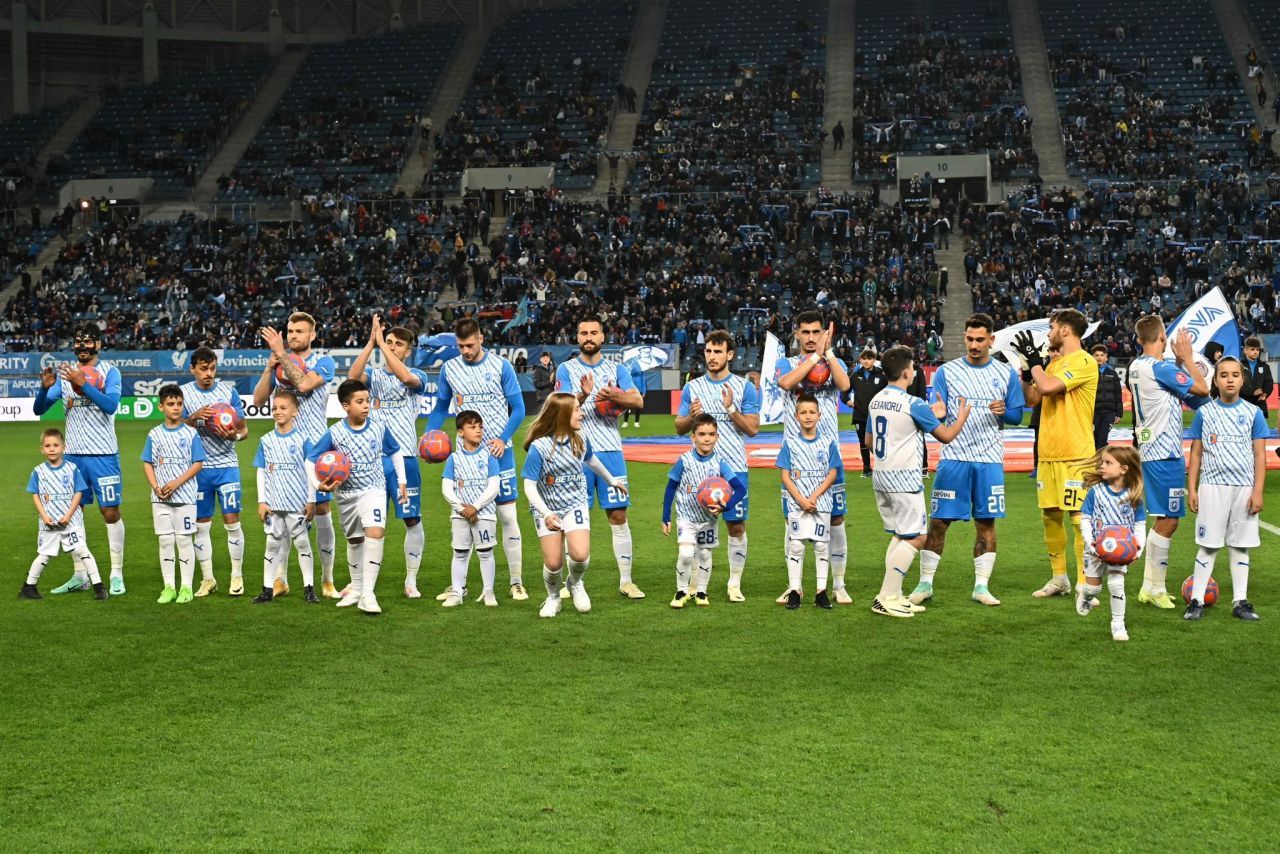 Câți spectatori au fost prezenți la Universitatea Craiova - CFR Cluj_12