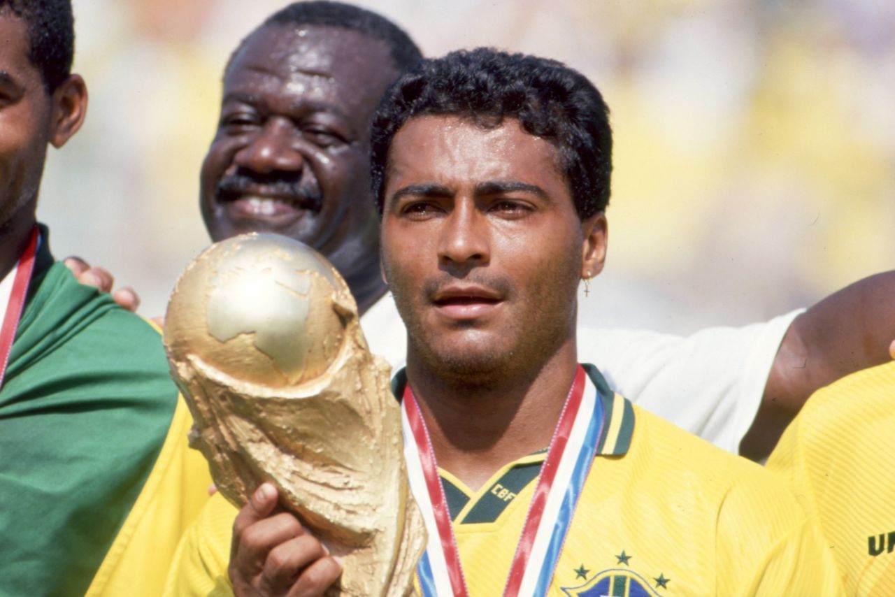 Campionul mondial Romario, înaintea revenirii oficiale pe gazon la 58 de ani: ”Sunt rupt de oboseală, o să vină targa să mă ia”_2