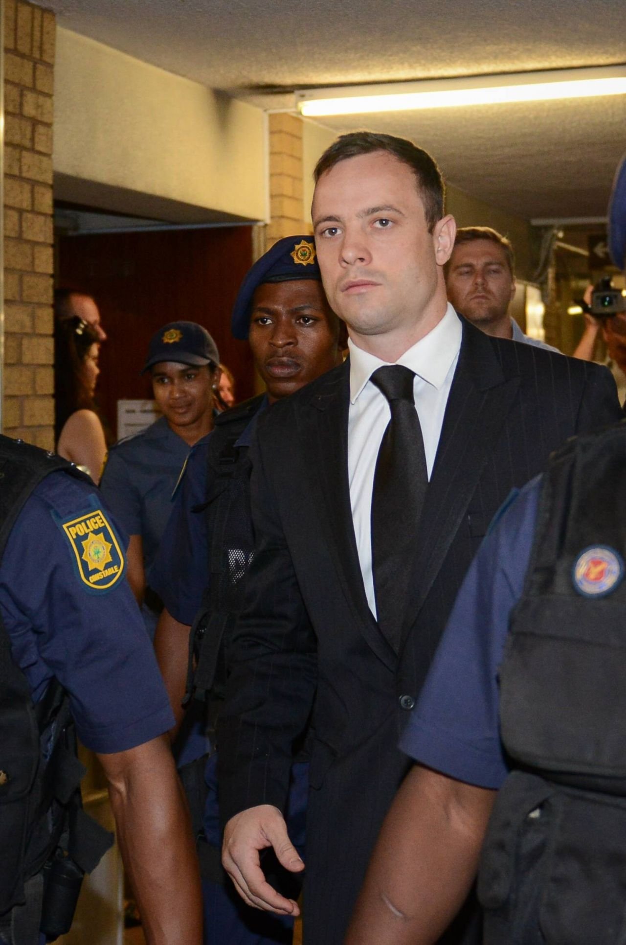 Sportivul care și-a ucis iubita, prima apariție după ce a fost eliberat! Cum arată Oscar Pistorius după 9 ani de închisoare_11