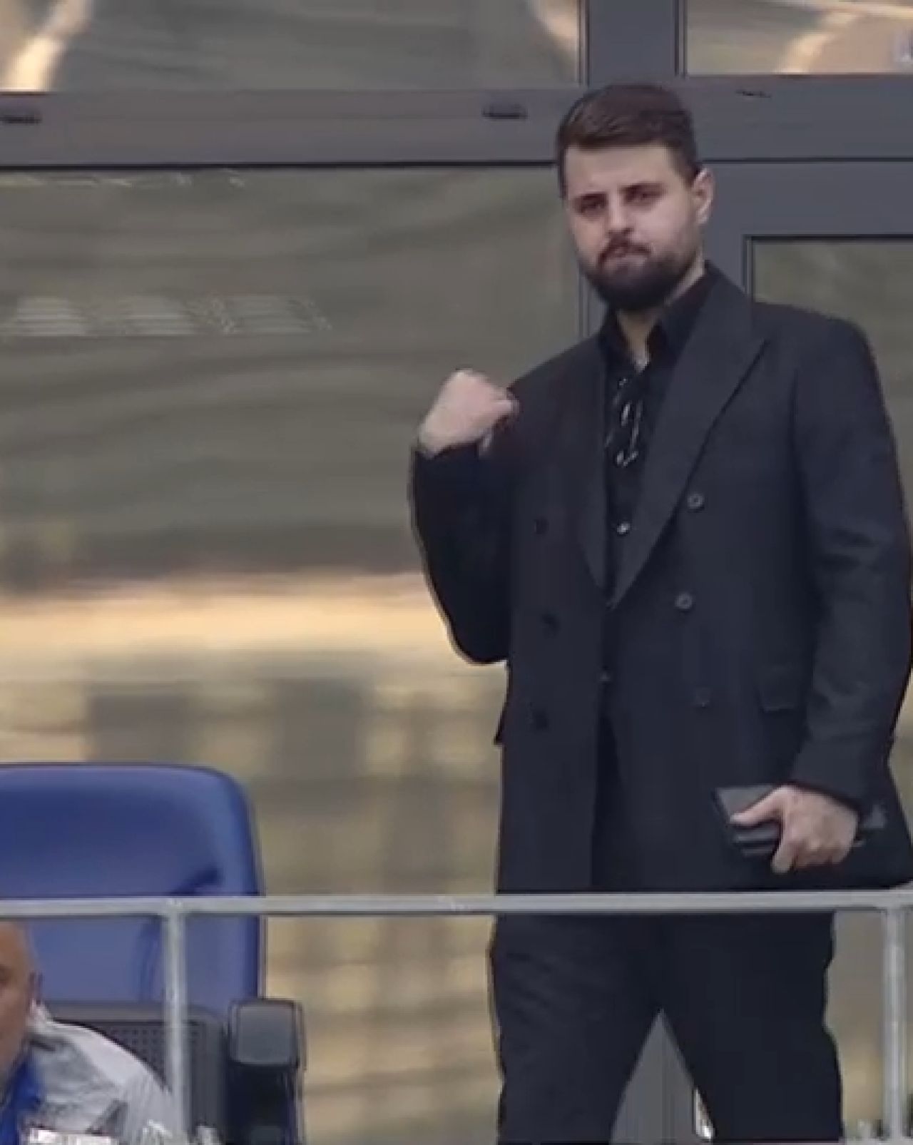 Prima apariție publică a lui Adrian Mititelu Jr după ce a ieșit din comă! Cum a fost surprins la FCU – U Cluj_10