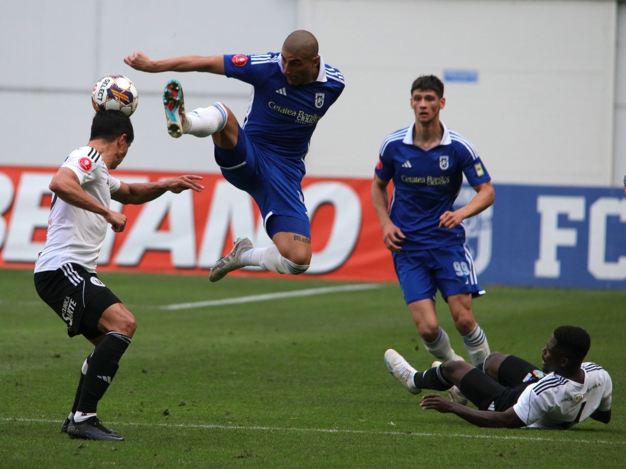 Și-au rezolvat problemele exact când aveau mai mare nevoie. Trei idei după FC U Craiova - U Cluj 3-2, meciul care poate salva echipa lui Mititelu_1