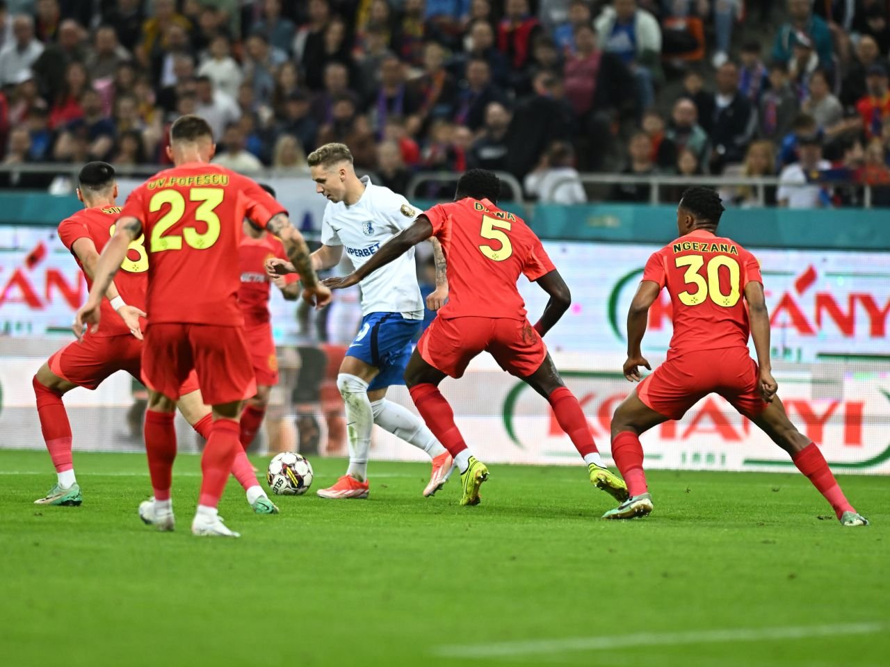 FCSB - Farul 2-1. Roș-albaștrii sunt noii campioni ai României_11