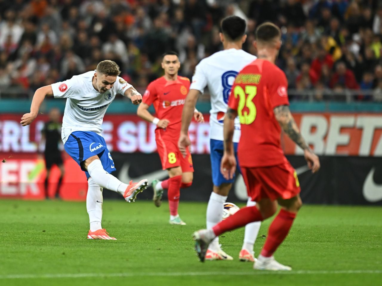 FCSB - Farul 2-1. Roș-albaștrii sunt noii campioni ai României_12