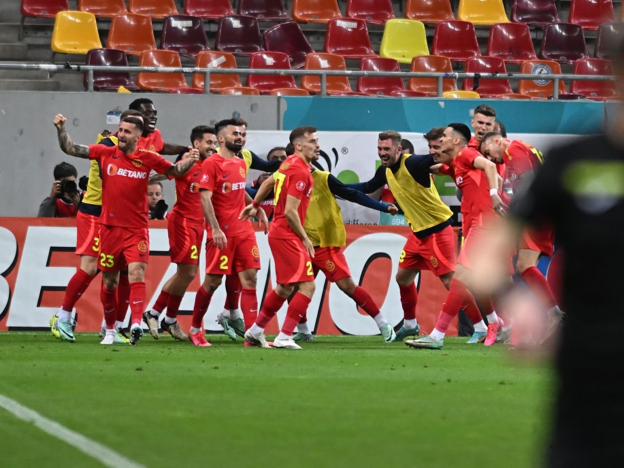FCSB - Farul 2-1. Roș-albaștrii sunt noii campioni ai României_16