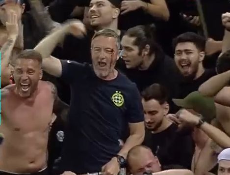 A comis-o! Mihai Stoica, plin de sânge la sărbătoarea de titlu a FCSB-ului! Un jucător al roș-albaștrilor i-a spart arcada_4