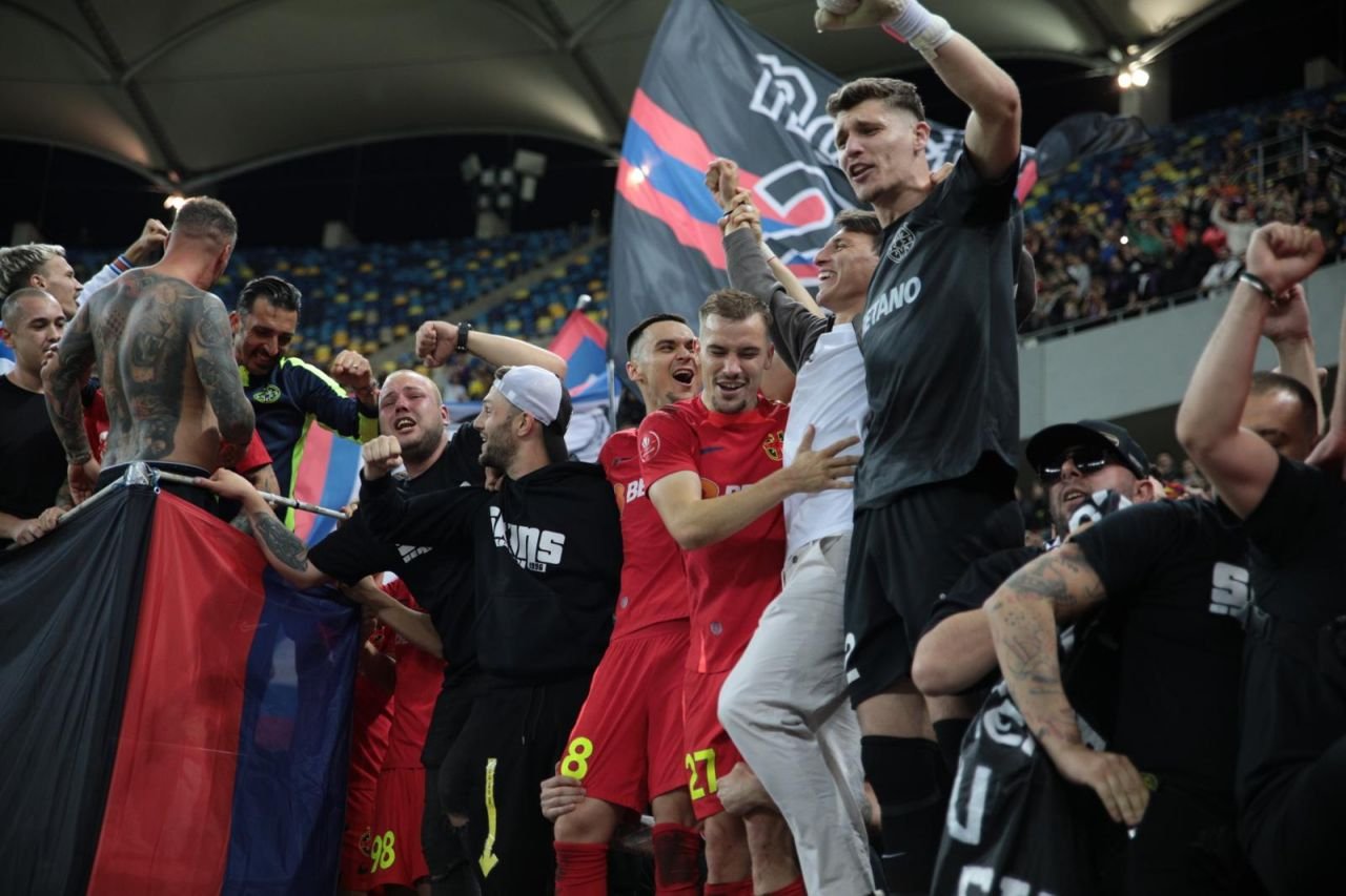 Bucurie de nedescris pe Arena Națională! Imaginile de la ”fiesta” de titlu a FCSB-ului_23