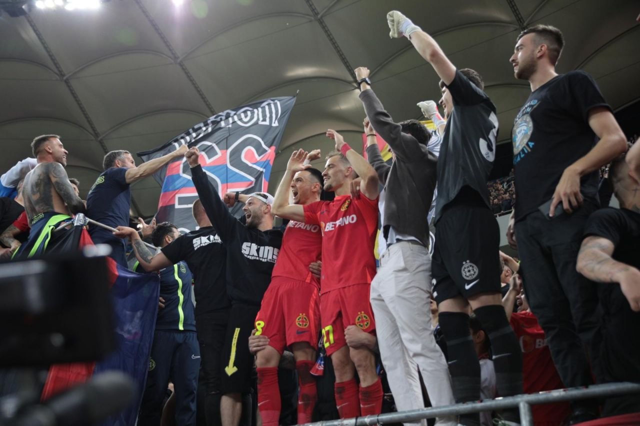 Bucurie de nedescris pe Arena Națională! Imaginile de la ”fiesta” de titlu a FCSB-ului_24