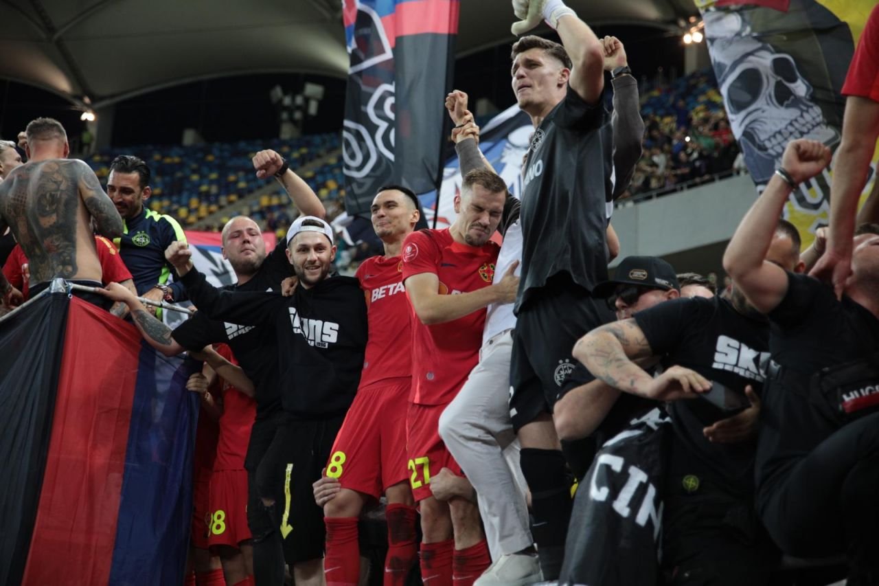 Bucurie de nedescris pe Arena Națională! Imaginile de la ”fiesta” de titlu a FCSB-ului_30