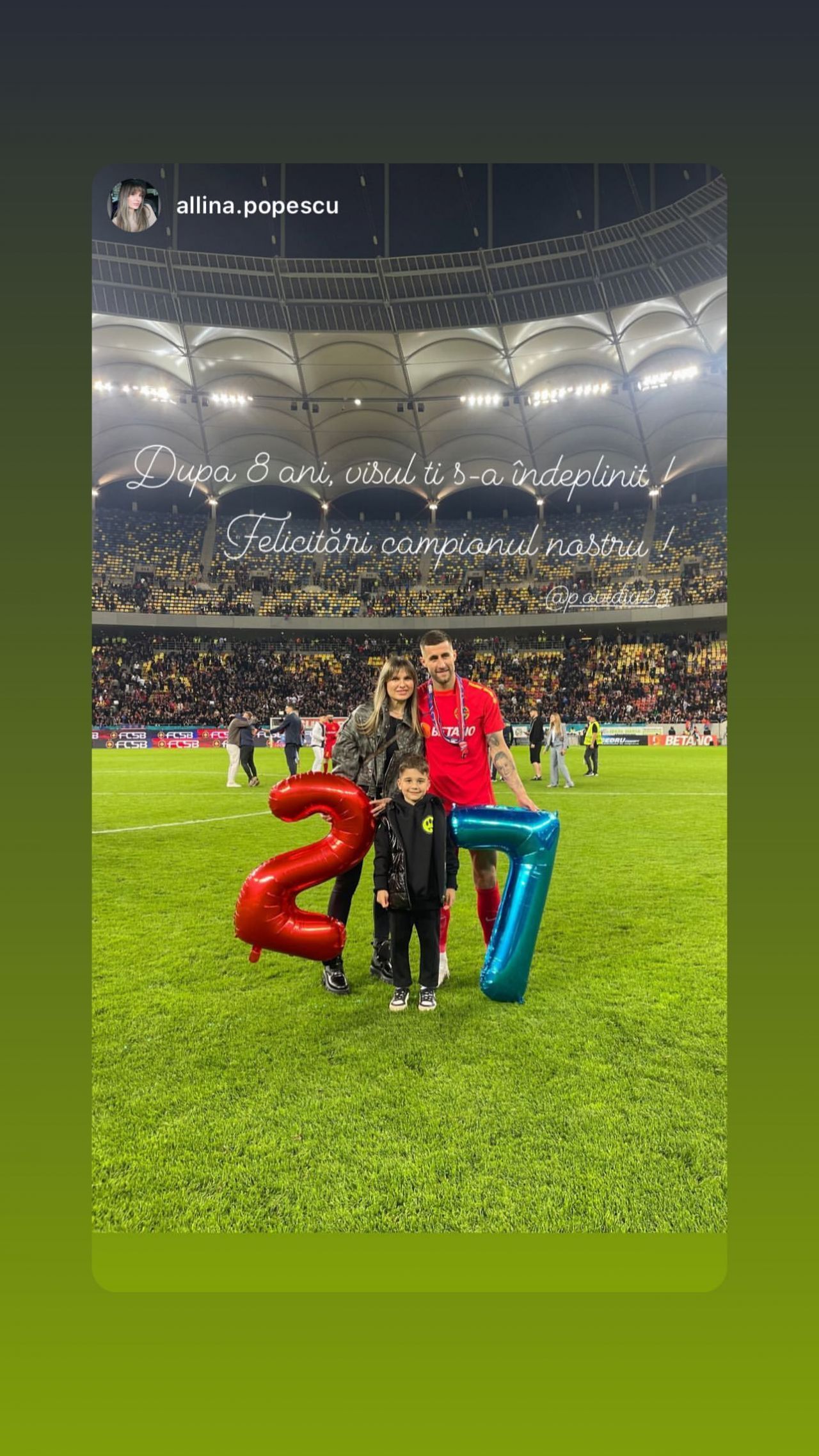 Imagini de colecție cu jucătorii de la FCSB, alături de partenerele lor. Au sărbătorit alături de fotbaliști, direct pe teren_4