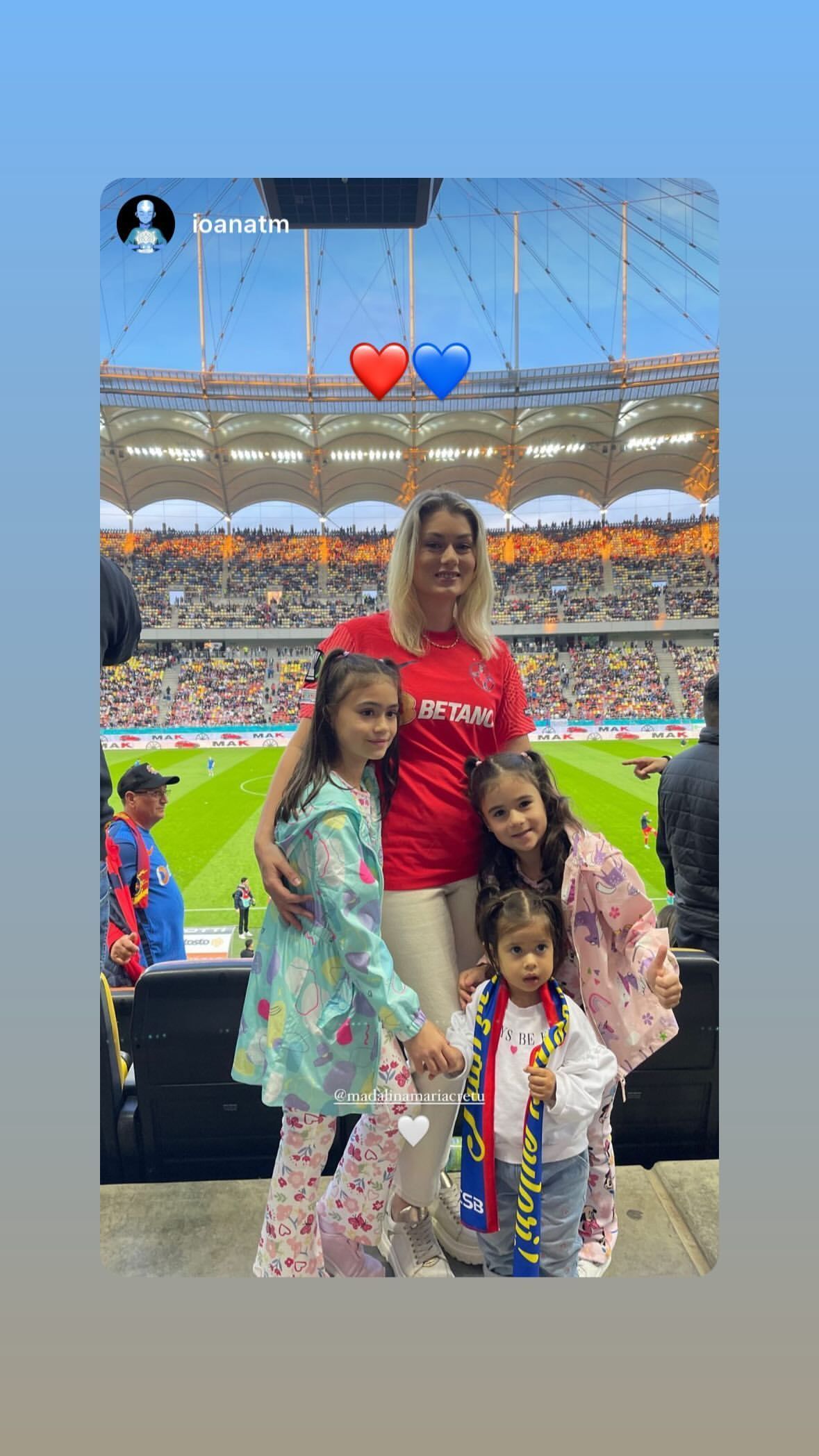 Imagini de colecție cu jucătorii de la FCSB, alături de partenerele lor. Au sărbătorit alături de fotbaliști, direct pe teren_6