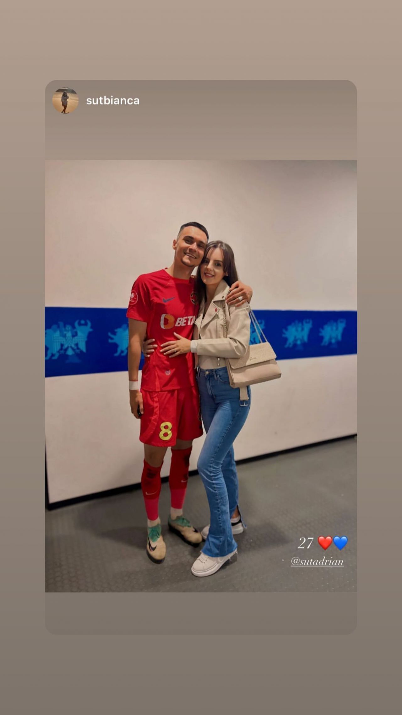 Imagini de colecție cu jucătorii de la FCSB, alături de partenerele lor. Au sărbătorit alături de fotbaliști, direct pe teren_8