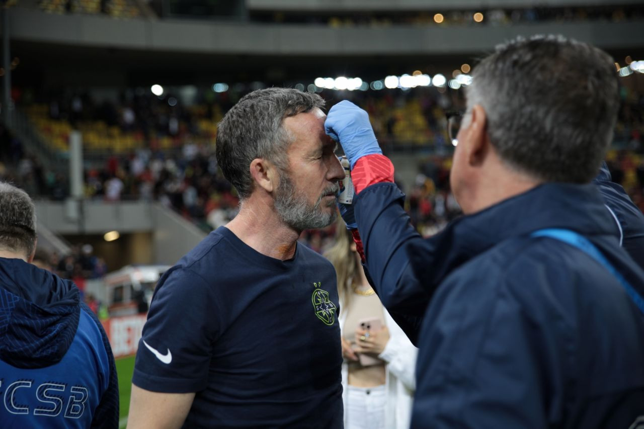 A comis-o! Mihai Stoica, plin de sânge la sărbătoarea de titlu a FCSB-ului! Un jucător al roș-albaștrilor i-a spart arcada_16