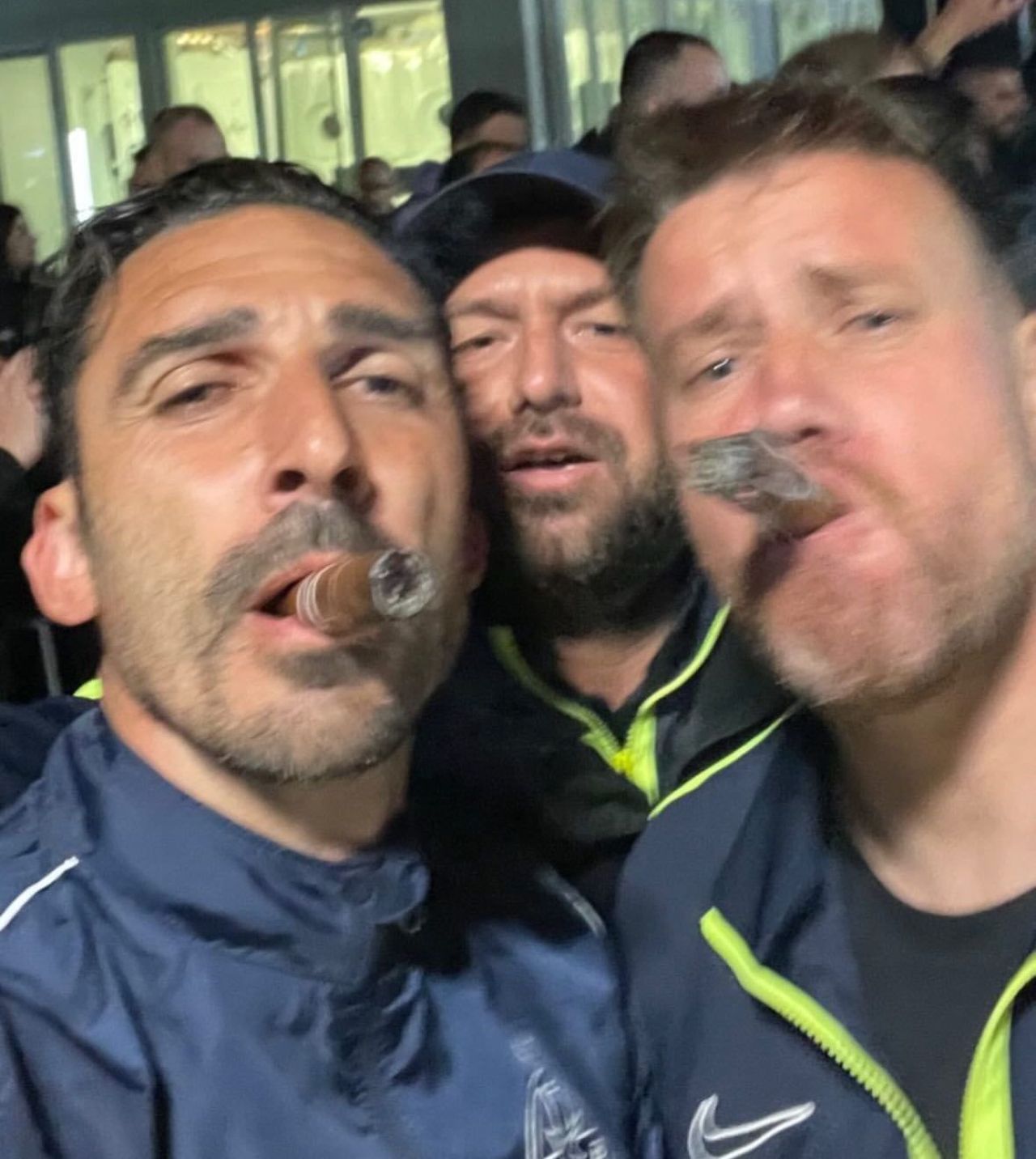 Charalambous și Pintilii, pe urmele lui Carlo Ancelotti :). Imagini unice cu antrenorii de la FCSB după succesul din campionat_1