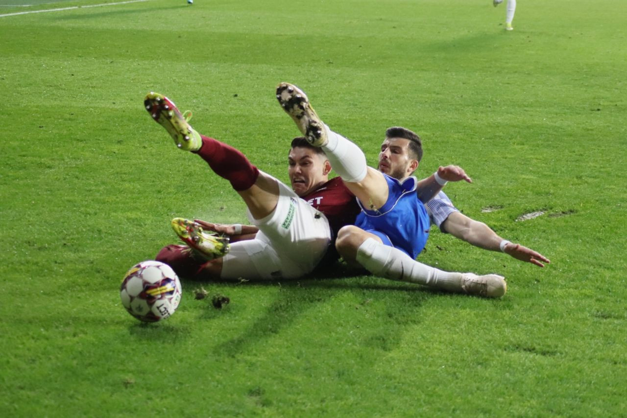 Gigi Becali vrea la pachet trei jucători de la Farul. Louis Munteanu nu se află printre ei_7