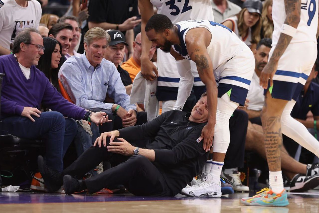 Antrenor celebru din NBA, accidentat grav de propriul jucător, premiat în trecut pentru fair play!_1