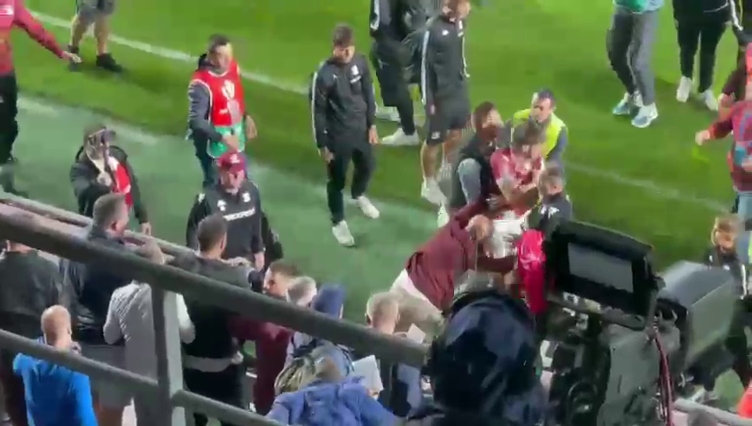 Paul Iacob a sărit la bătaie după Rapid - Craiova și a explicat gestul la flash-interviu: ”Nu mă caracterizează. Mi-am pierdut capul”_6