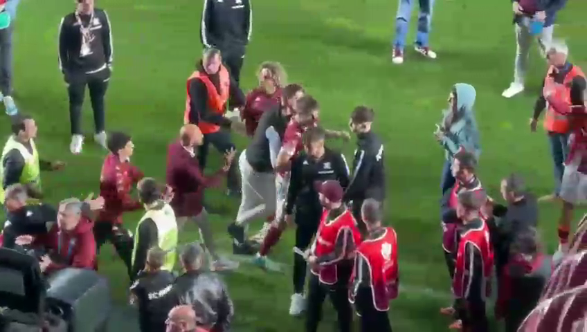 Paul Iacob a sărit la bătaie după Rapid - Craiova și a explicat gestul la flash-interviu: ”Nu mă caracterizează. Mi-am pierdut capul”_10