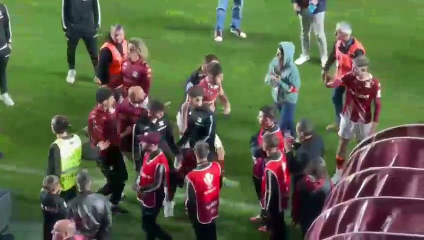 Paul Iacob a sărit la bătaie după Rapid - Craiova și a explicat gestul la flash-interviu: ”Nu mă caracterizează. Mi-am pierdut capul”_11