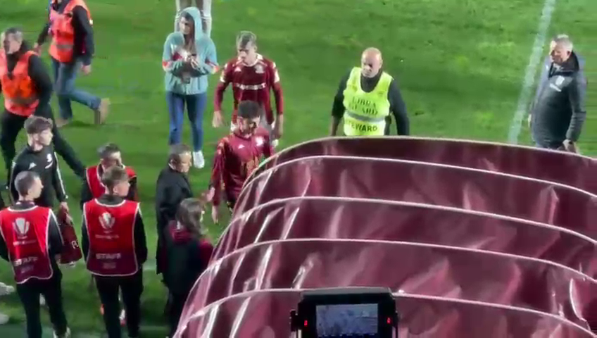 Paul Iacob a sărit la bătaie după Rapid - Craiova și a explicat gestul la flash-interviu: ”Nu mă caracterizează. Mi-am pierdut capul”_15