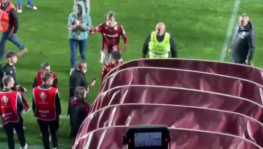 Paul Iacob a sărit la bătaie după Rapid - Craiova și a explicat gestul la flash-interviu: ”Nu mă caracterizează. Mi-am pierdut capul”_16