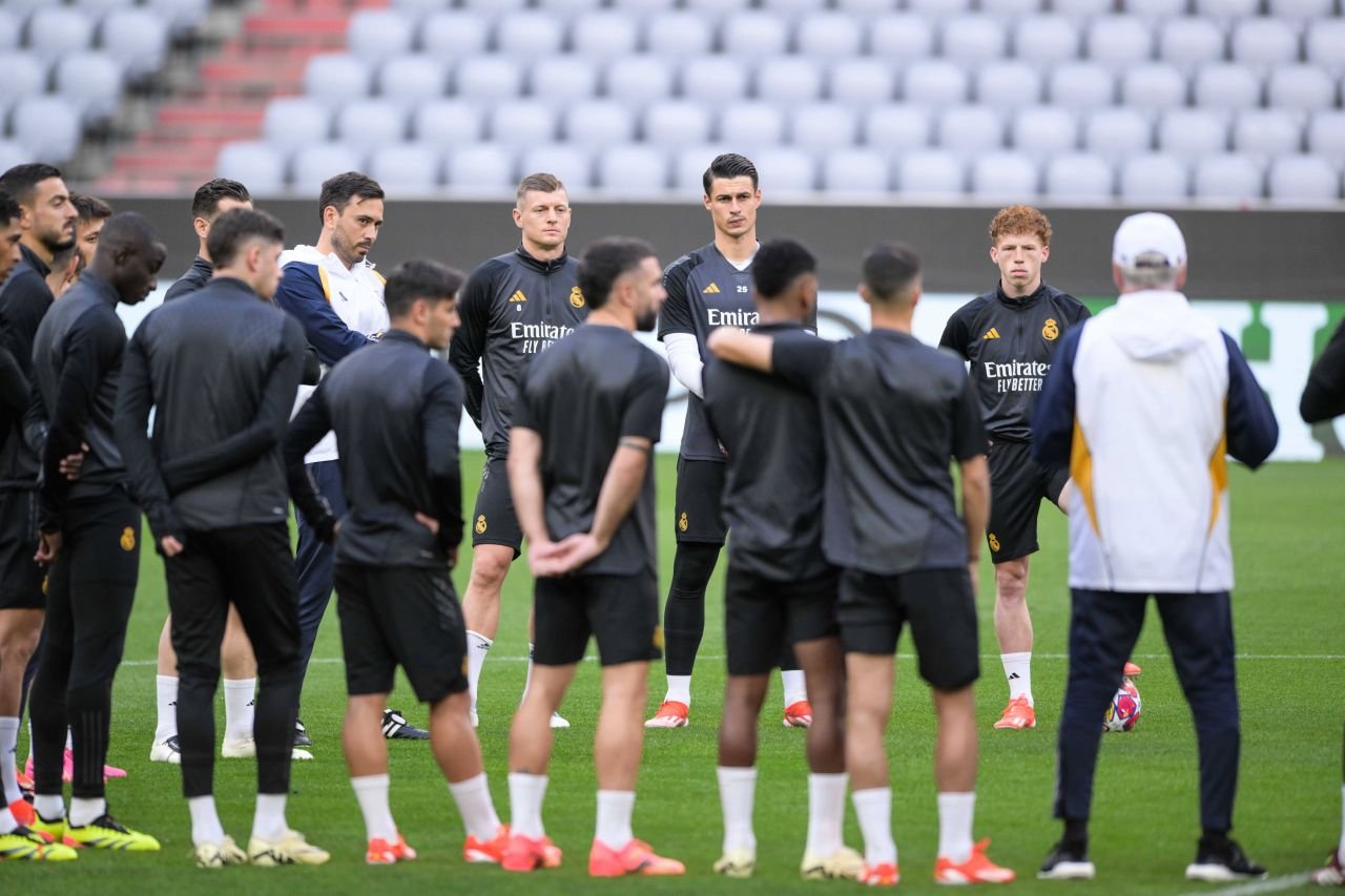 E-MIL | Pastila de Sport. Fotbalistul român căruia Messi i-a făcut zile fripte + Ce trebuie să știți despre Bayern Munchen - Real Madrid, 'blockbuster' în Liga Campionilor_2