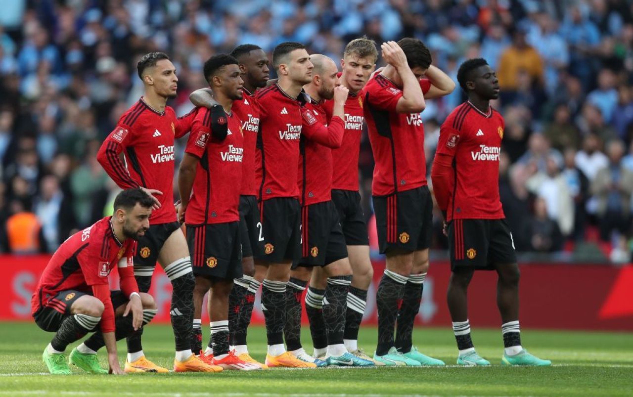 Manchester United scoate la vânzare întreg lotul de jucători, în afară de trei tineri!_1