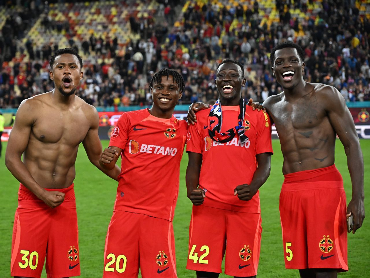 Peste 20.000 de bilete vândute în 120 de minute pentru FCSB - CFR Cluj! _1