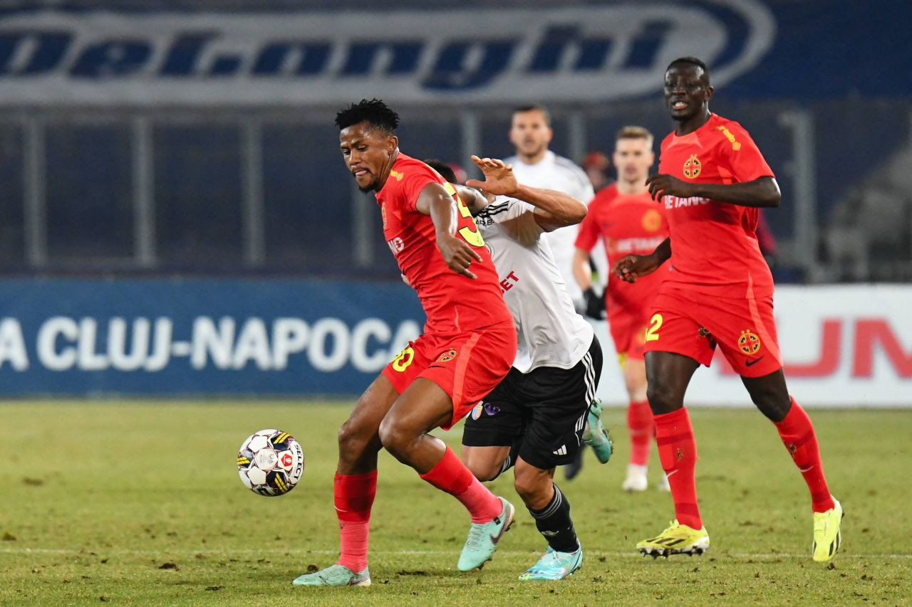 Ngezana nu mai stă mult în România: „Există multe oportunități!” Fundașul de la FCSB și-a decis viitorul_2