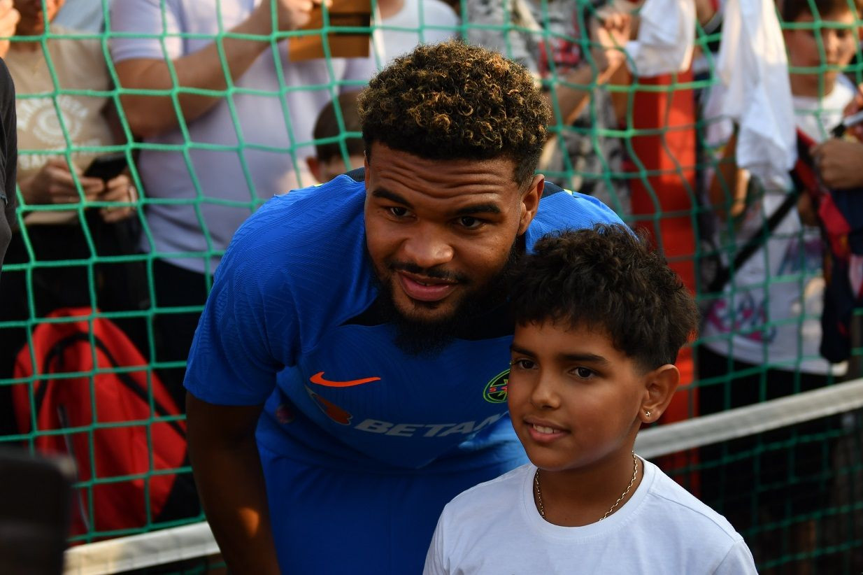 FCSB trece într-o nouă eră: un nou imn și echipament diferit: 