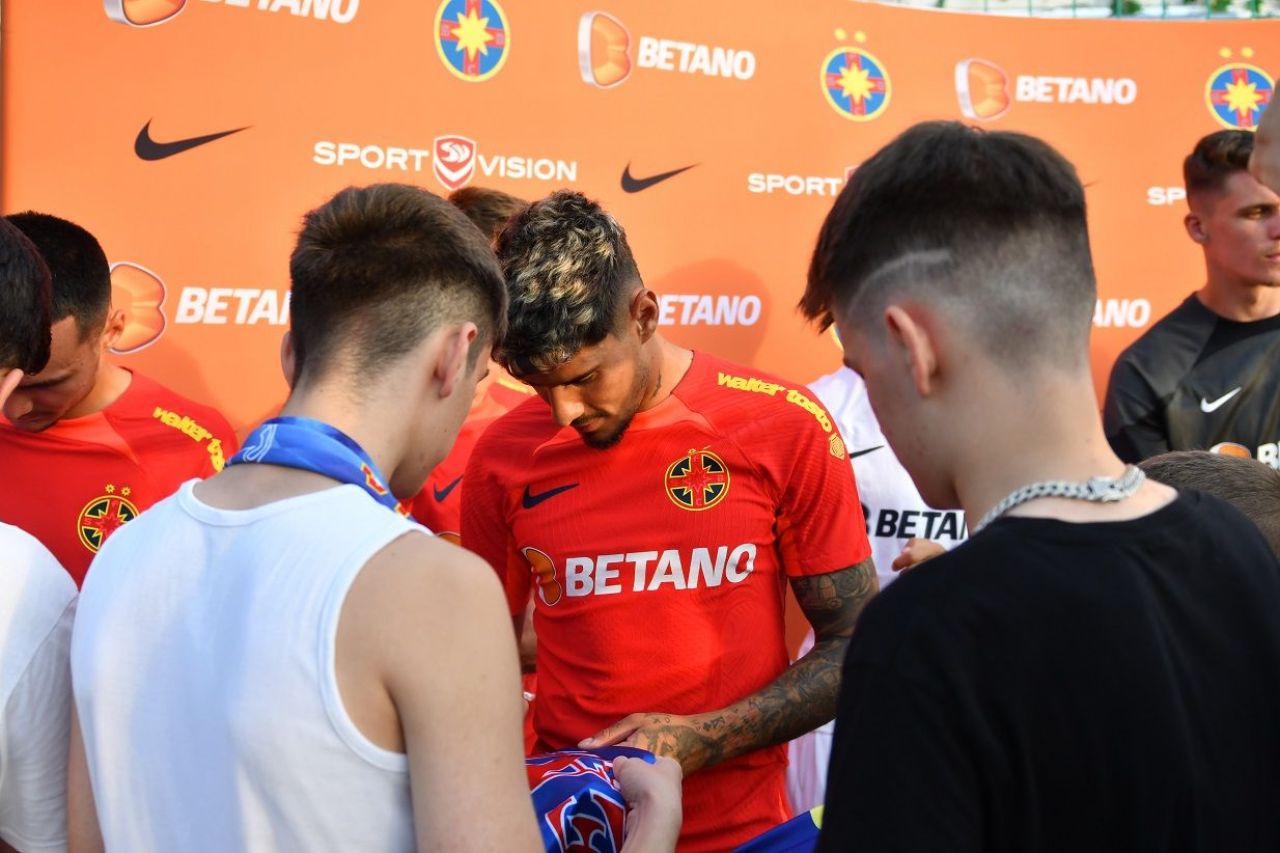 FCSB trece într-o nouă eră: un nou imn și echipament diferit: