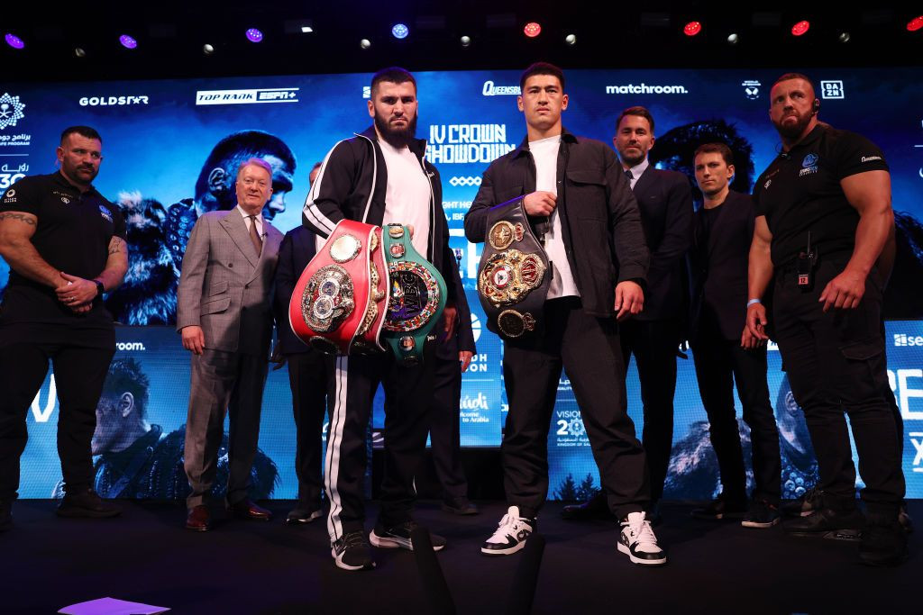 Un boxer pe jumătate rom&acirc;n pierde șansa să unifice toate centurile din boxul profesionist la categoria semigrea!