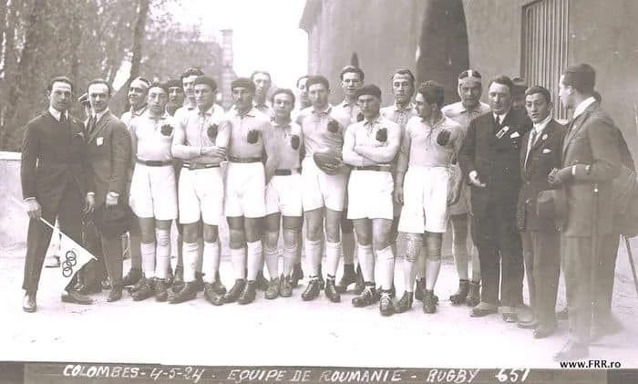 Astăzi se &icirc;mplinesc 100 de ani de la prima medalie olimpică a Rom&acirc;niei! Echipa națională care a călătorit cu trenul, la clasa a III-a