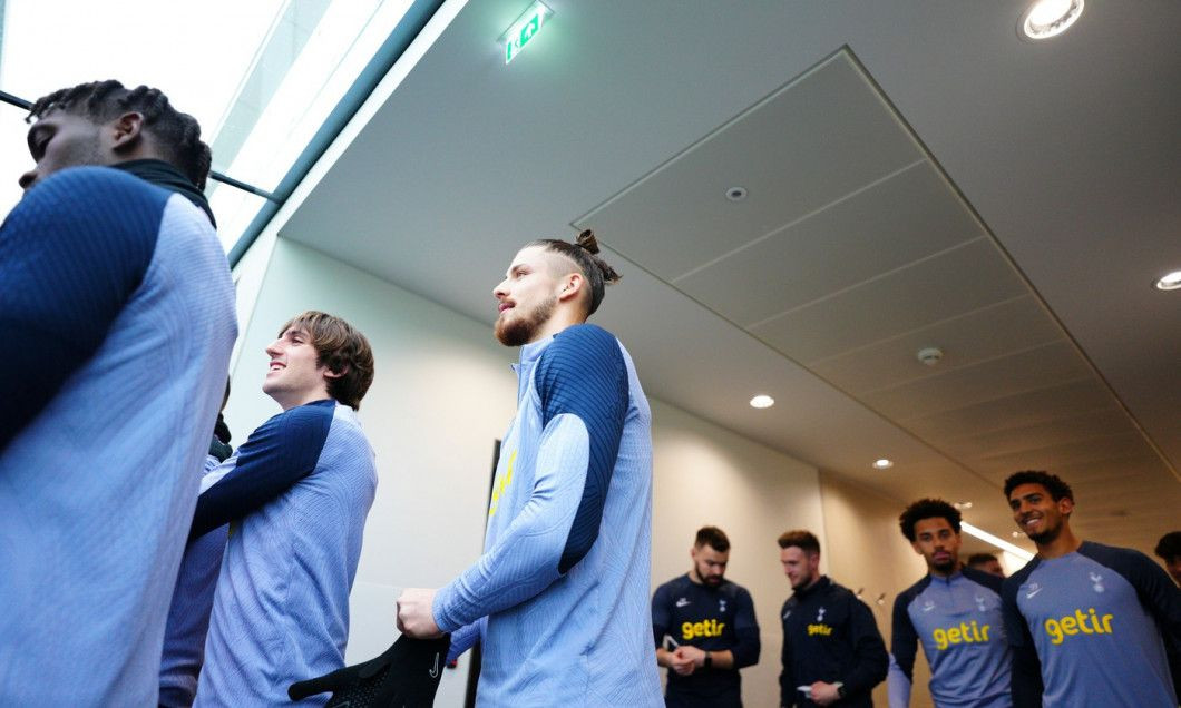 Radu Drăgușin, atenție! Anunțul lui Ange Postecoglou înainte de EURO_17