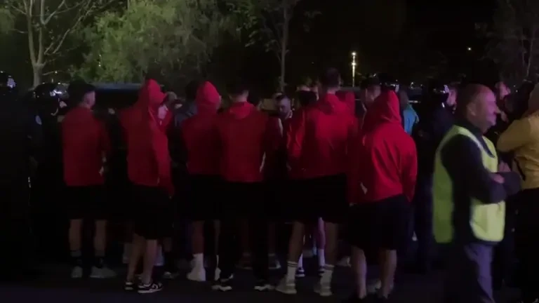 Ședință &icirc;ntre fanii și jucătorii lui Dinamo după meciul cu U Cluj, scor 3-3 (1)