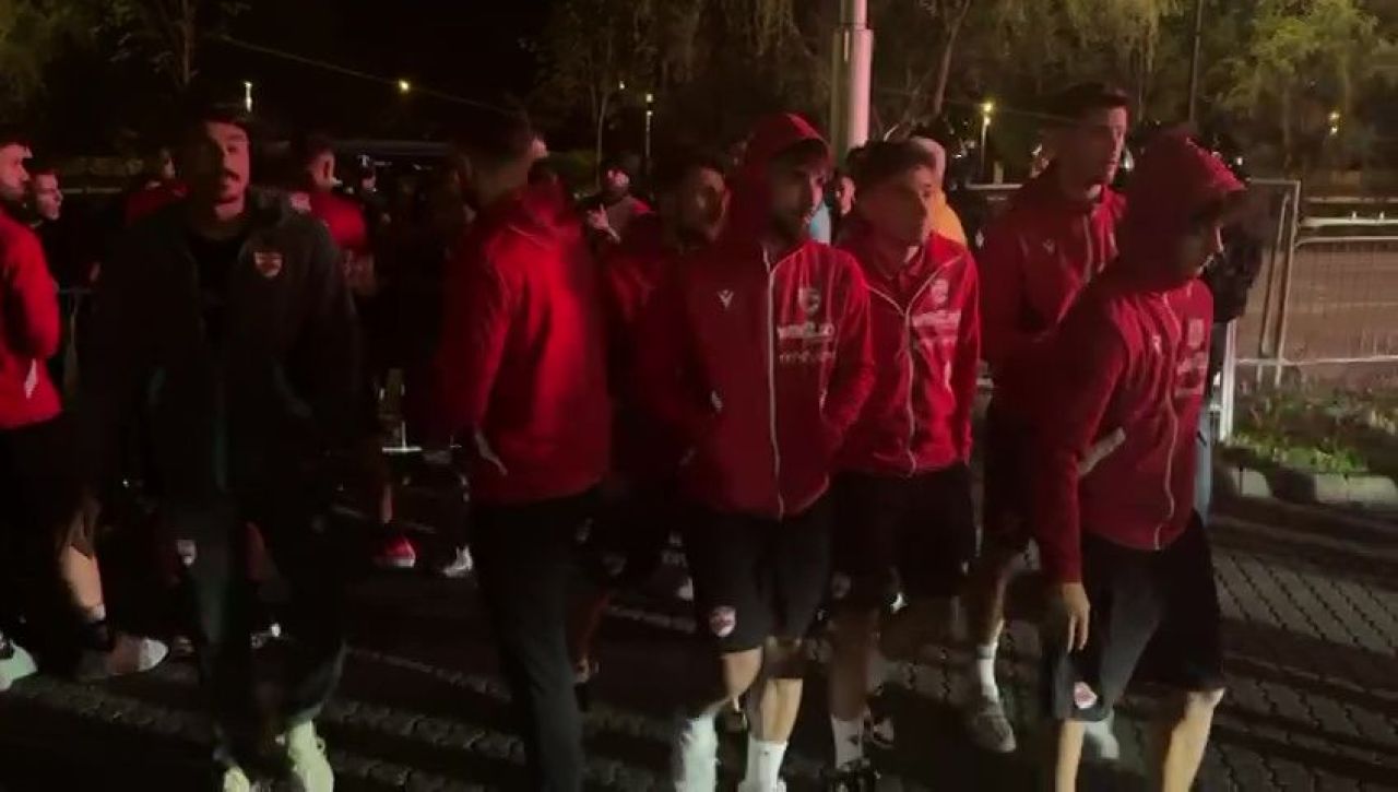 Jucătorii lui Dinamo, băgați în ședință imediat după meciul de pe Cluj Arena: