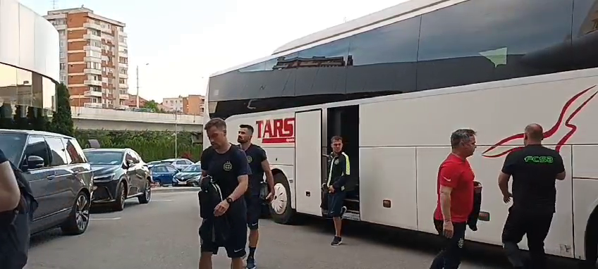 FCSB a ajuns la Craiova! Marele absent din lotul campionilor pentru meciul cu Universitatea