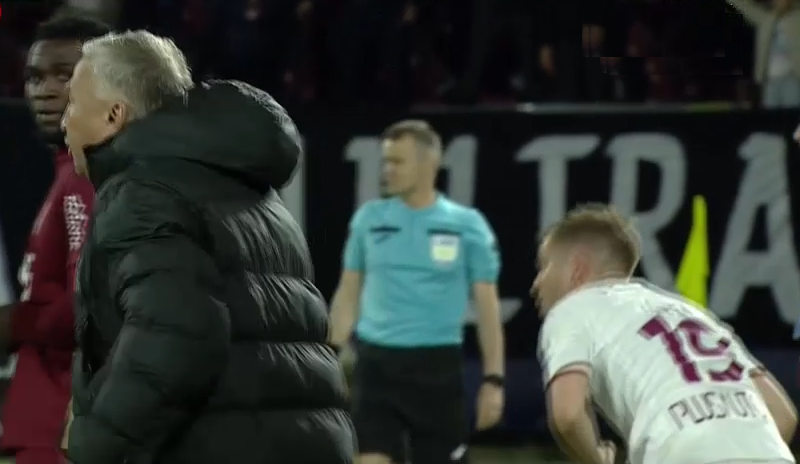 Parcă nici nu a lipsit! Dan Petrescu a avut o criză nervoasă la CFR Cluj &ndash; Rapid