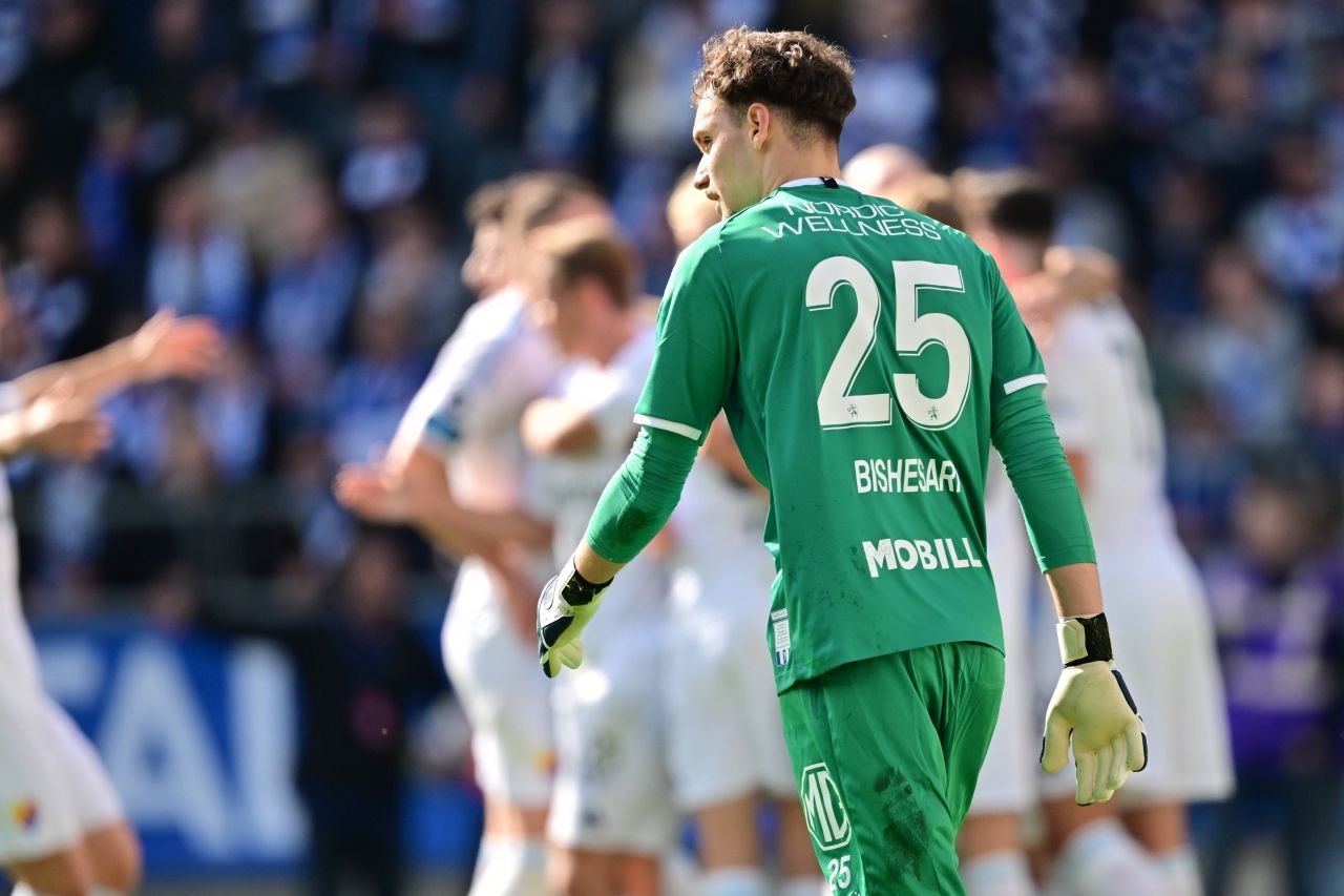 Ștefan, românul de 18 ani neconvocat de FRF și devenit căpitanul naționalei Suediei, este integralist și MVP la IFK Goteborg, singura echipă scandinavă cu trofeu european!_3