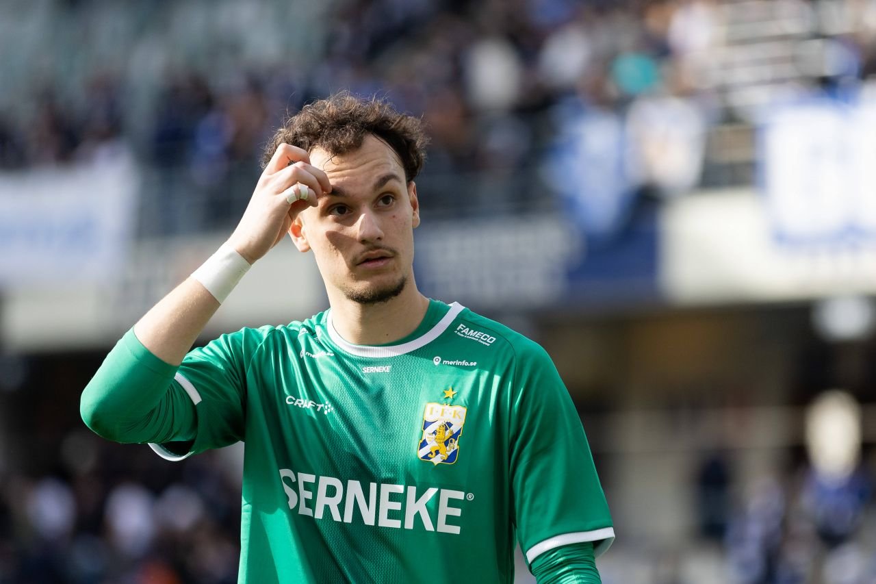 Ștefan, românul de 18 ani neconvocat de FRF și devenit căpitanul naționalei Suediei, este integralist și MVP la IFK Goteborg, singura echipă scandinavă cu trofeu european!_10
