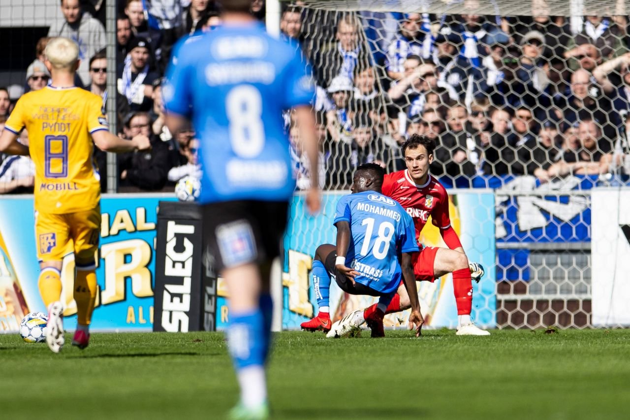 Ștefan, românul de 18 ani neconvocat de FRF și devenit căpitanul naționalei Suediei, este integralist și MVP la IFK Goteborg, singura echipă scandinavă cu trofeu european!_15