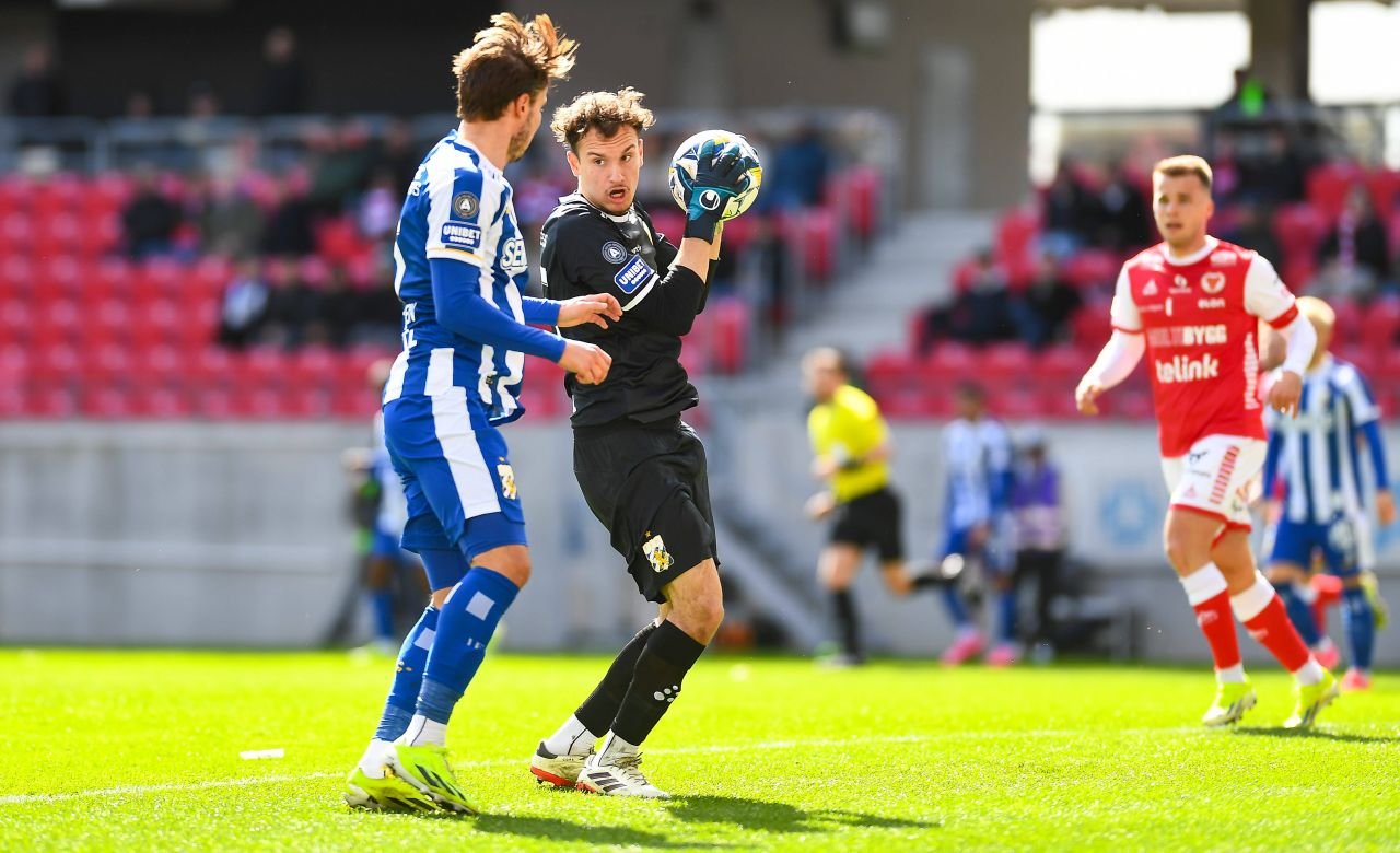 Ștefan, românul de 18 ani neconvocat de FRF și devenit căpitanul naționalei Suediei, este integralist și MVP la IFK Goteborg, singura echipă scandinavă cu trofeu european!_18