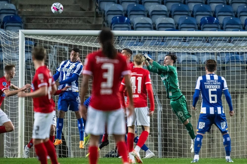 Ștefan, românul de 18 ani neconvocat de FRF și devenit căpitanul naționalei Suediei, este integralist și MVP la IFK Goteborg, singura echipă scandinavă cu trofeu european!_2