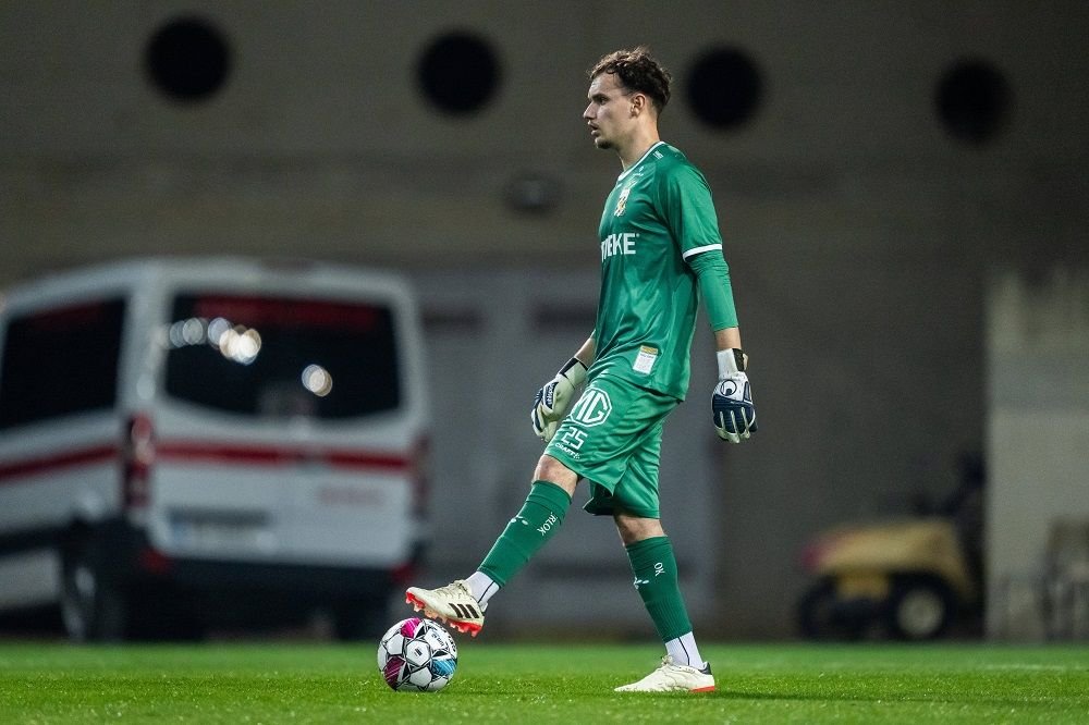 Ștefan, românul de 18 ani neconvocat de FRF și devenit căpitanul naționalei Suediei, este integralist și MVP la IFK Goteborg, singura echipă scandinavă cu trofeu european!_20