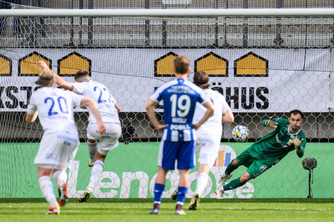 Ștefan, românul de 18 ani neconvocat de FRF și devenit căpitanul naționalei Suediei, este integralist și MVP la IFK Goteborg, singura echipă scandinavă cu trofeu european!_29