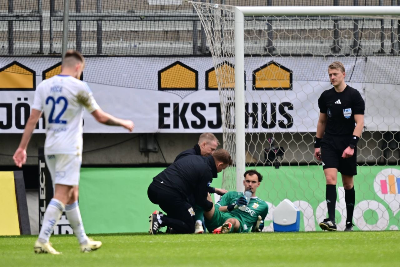 Ștefan, românul de 18 ani neconvocat de FRF și devenit căpitanul naționalei Suediei, este integralist și MVP la IFK Goteborg, singura echipă scandinavă cu trofeu european!_31