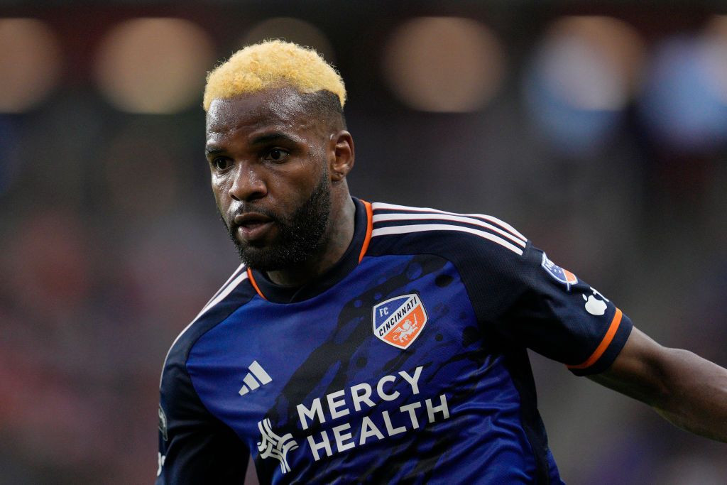 Unul dintre cei mai buni atacanți din MLS, cu maxilarul fracturat după ce s-a luat de un boxer într-un club de noapte! _7